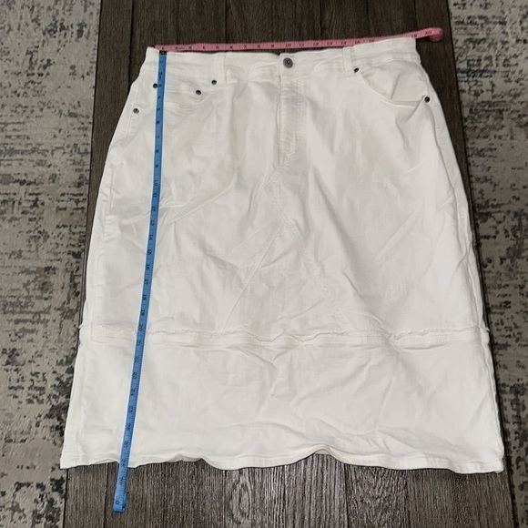 ERDEM x Universal Standard Jasmine Patchwork Denim Midi Skirt - Picture 7 of 10